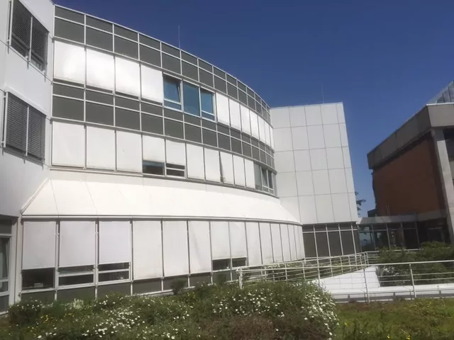 Außenansicht der Uniklinik BT C1 in Regensburg