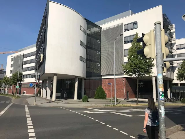 Außenansicht des KERA-Gebäudes in Leipzig
