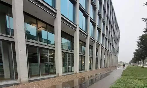Fassade der Hauptzentrale Weisenburger in Karlsruhe