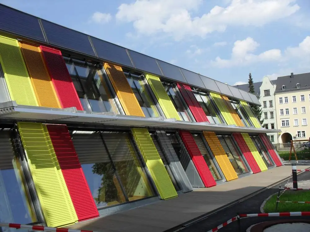 Ansicht der Lamellen der Kita in der Blüchestraße in Chemnitz