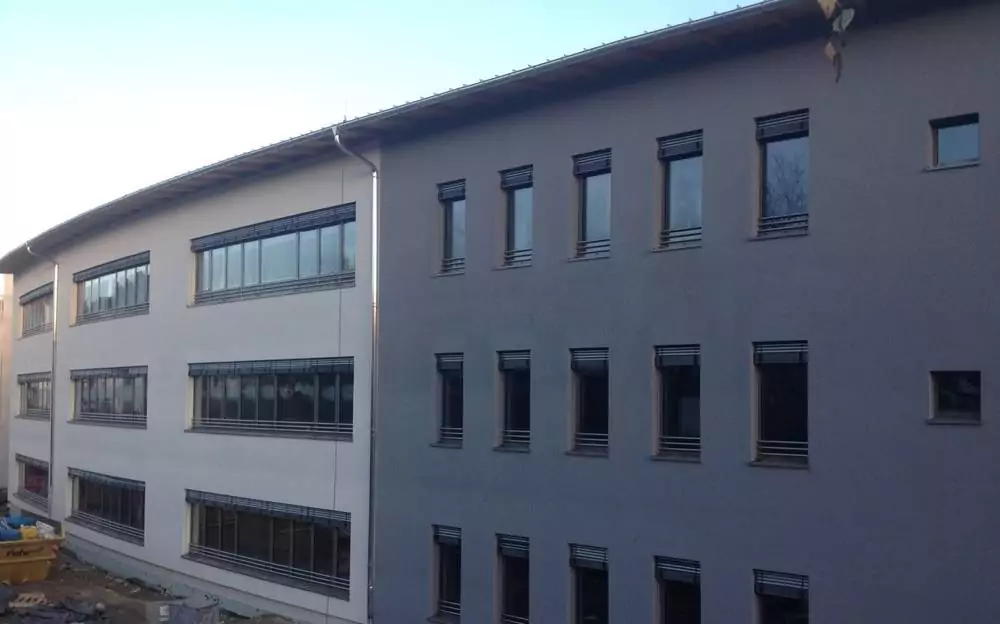 Außenansicht der Schule in Neu-Anspach